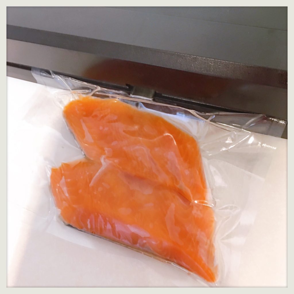 シャケ真空作業画像